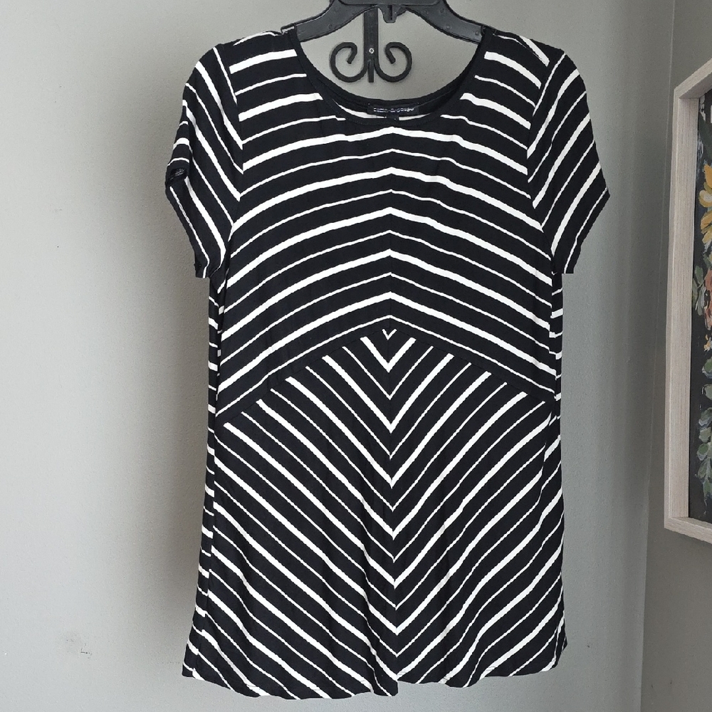 Cable & Gauge Black and White Striped Tee Size Large